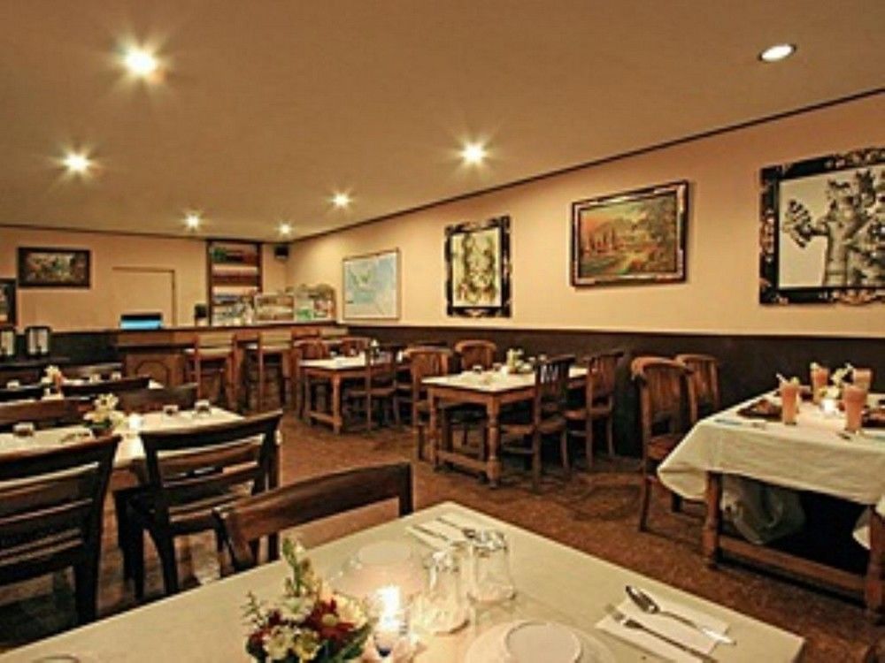 Oyo 3244 Grand Chandra Hotel Denpasar Kültér fotó